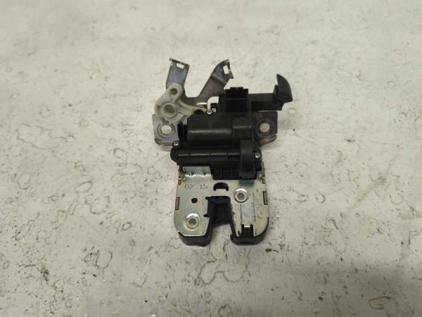 GACHE DE HAYON AUDI/VW - Vue 2